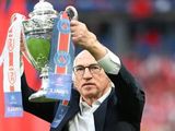 La aparición de Carlos Bianchi en Francia por las que se volvió viral