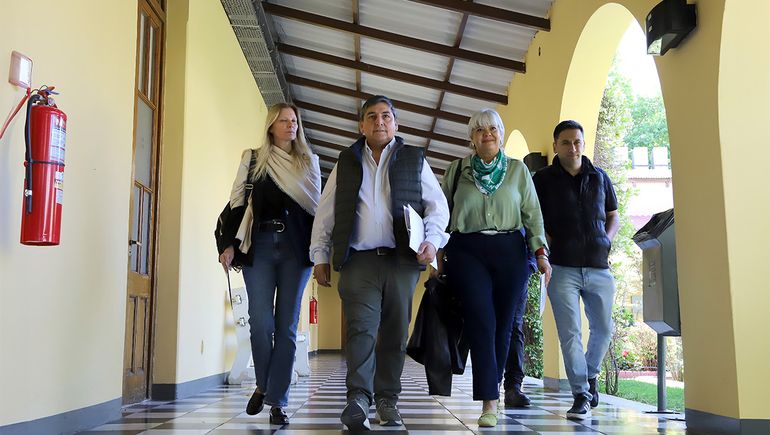 Los referentes de ATE entrando a la reunión paritaria en Casa de Gobierno. Los referentes de ATE entrando a la reunión paritaria en Casa de Gobierno.