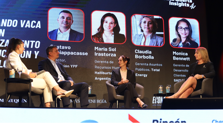 Empresas y Fundación YPF coincidieron en que la brecha entre formación y demanda productiva requiere un cambio de enfoque. Empresas y Fundación YPF coincidieron en que la brecha entre formación y demanda productiva requiere un cambio de enfoque.