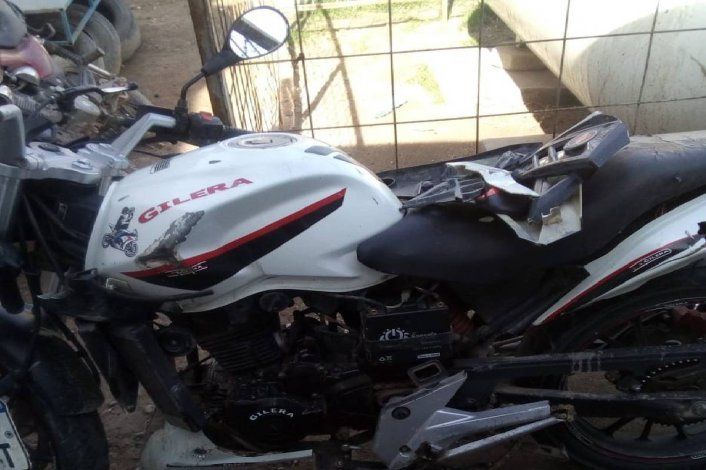 Chocó a dos motociclistas y se dio a la fuga por Ruta 22