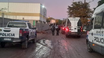 Balaceras en Centenario: amplio despliegue con 10 allanamientos simultáneos