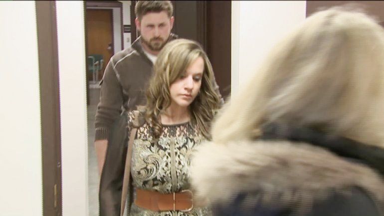 La profesora fue arrestada por lo que hizo. El chico tenía 16 años.