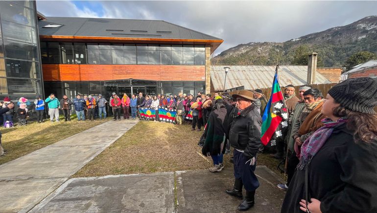 Comunidades mapuches se movilizan para exigir que vuelvan a declarar el Lanín como sitio sagrado