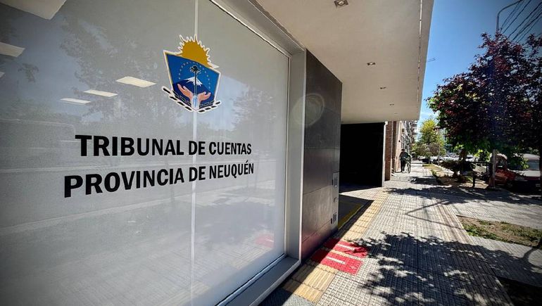 El Tribunal de Cuentas de la Provincia de Neuquén. El Tribunal de Cuentas de la Provincia de Neuquén.