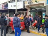 Taxistas de Cipolletti se movilizaron al municipio. Protestan contra Uber y piden más controles. 