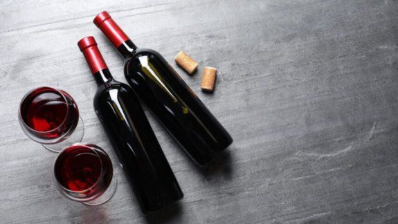 Elementos de botellas que prometen calidad