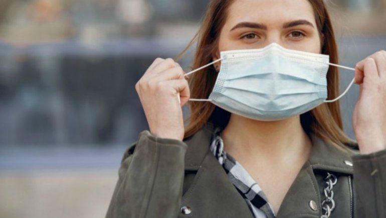COVID-19: en Estados Unidos recomiendan usar barbijo doble