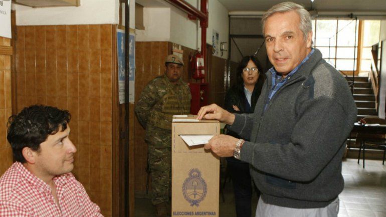 Jorge Sapag le baja el pulgar a las PASO y se lo levantó a la boleta electrónica