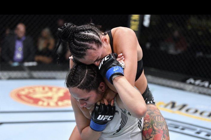 Escalofriante triunfo por sumisión: la estranguló y quedó desmayada