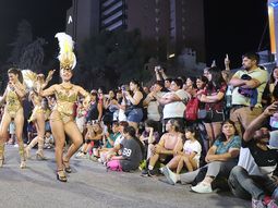 ¡el carnaval volvio a neuquen! con musica, baile y color, asi fue la fiesta que desbordo en pleno centro ¡el carnaval volvio a neuquen! con musica, baile y color, asi fue la fiesta que desbordo en pleno centro
