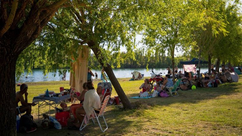 Neuquén capital adelantó la temporada de verano con sus balnearios y guardavidas listos | LM Neuquen Neuquén capital adelantó la temporada de verano con sus balnearios y guardavidas listos