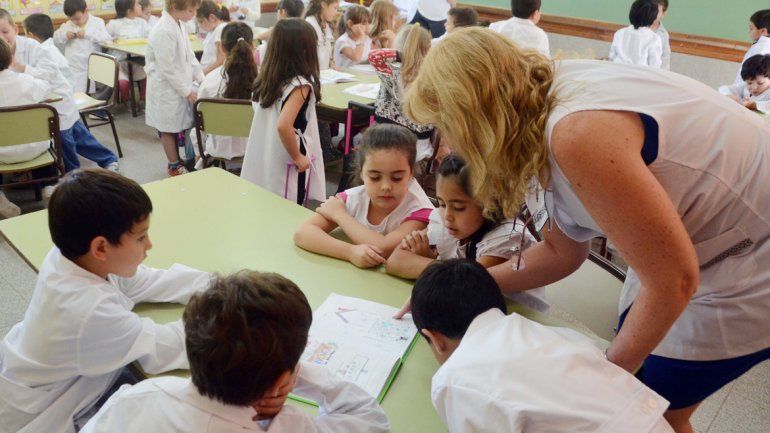 La imagen de los chicos en la escuela se dio esta semana sólo el lunes. El gremio decide si levanta la huelga.