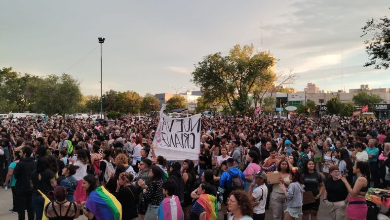 En fotos: así se vivió la 22° marcha del Orgullo en Neuquén
