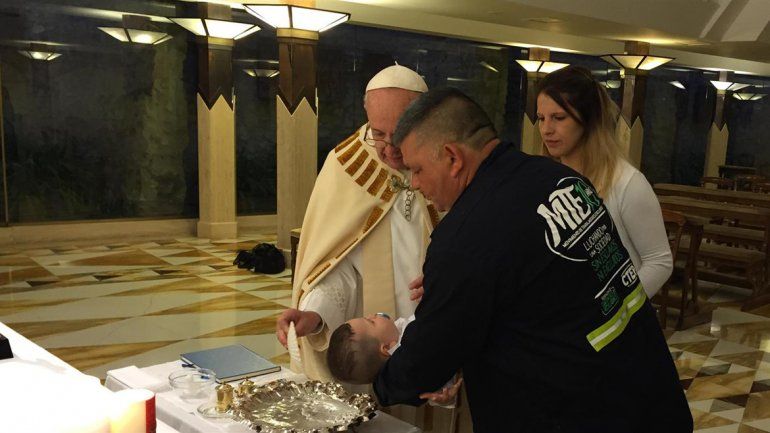 Francisco recibió la unción papal en la residencia de Santa Marta.