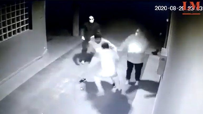 En plena pandemia ocurrió la pelea entre choferes y enfermeros del hospital de El Chañar.