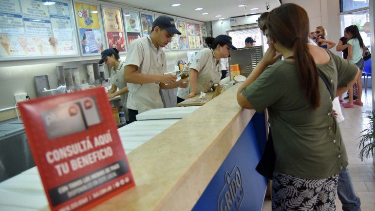 La tarjeta 365 ofrece importantes descuentos en locales de comida rápidas