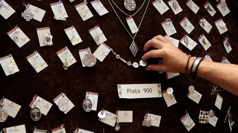 Buscan agregar valor a artesanías de los mapuches