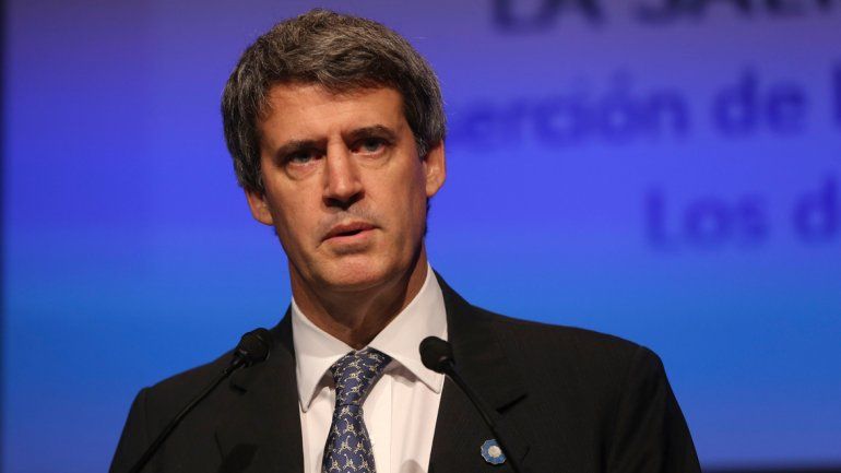 Prat-Gay: el proyecto oficial es la rebaja más grande de la historia