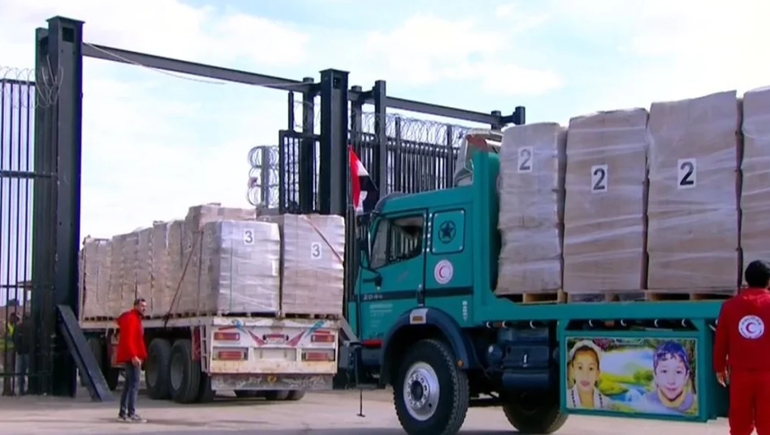 Camiones con ayuda humanitaria llegaron a la franja de Gaza.