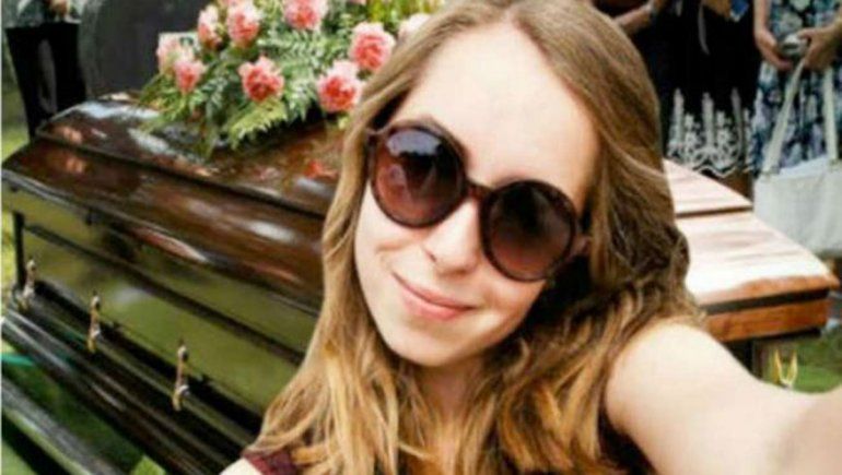 Los echaron por sacarse selfies con cadáveres