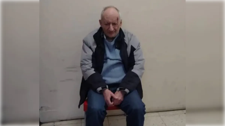 Personal de la Comisaría Cuarta de Cipolletti asistió al abuelo y logró ubicar a su familia.
