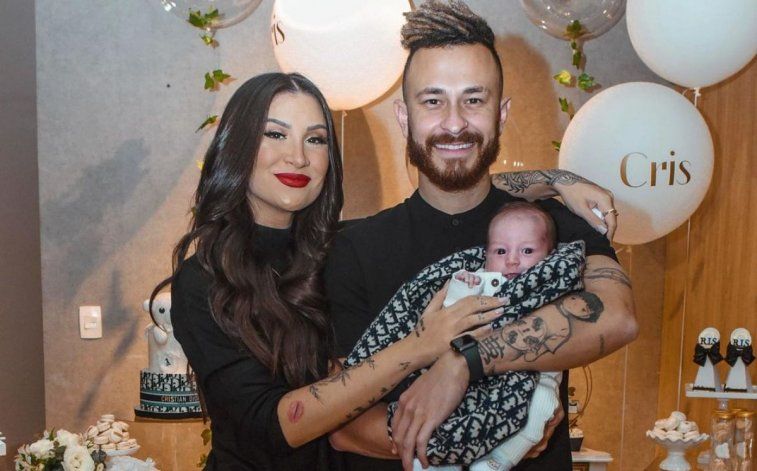 Pareja de youtubers no le asignará género a su bebé