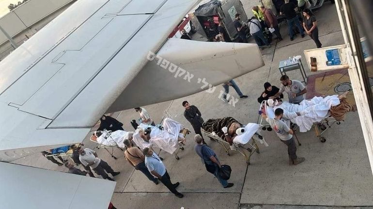 Miembros de Hezbollah heridos son trasladados a Irán pararecibir atención médica. Miembros de Hezbollah heridos son trasladados a Irán pararecibir atención médica.