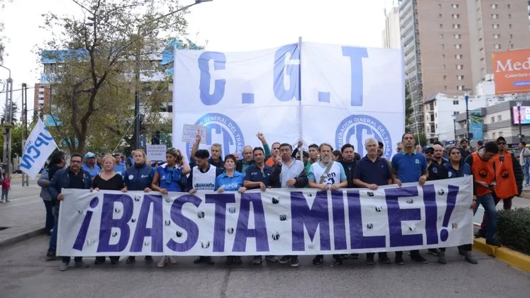 En 17 fotos, así se vivió la marcha por el paro general de la CGT en Neuquén