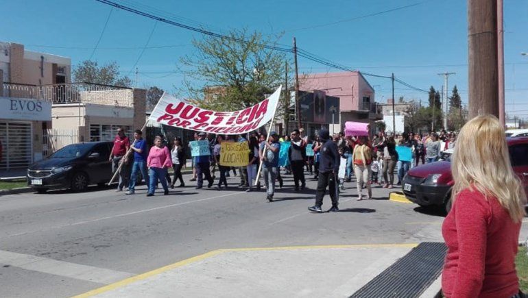 Crimen de Luciano: vecinos de Cutral Co y Plaza Huincul cortan la 22 y piden por Gendarmería
