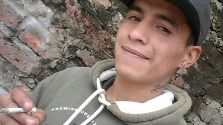 Acribillan a joven y balean a la madre y a la hermana