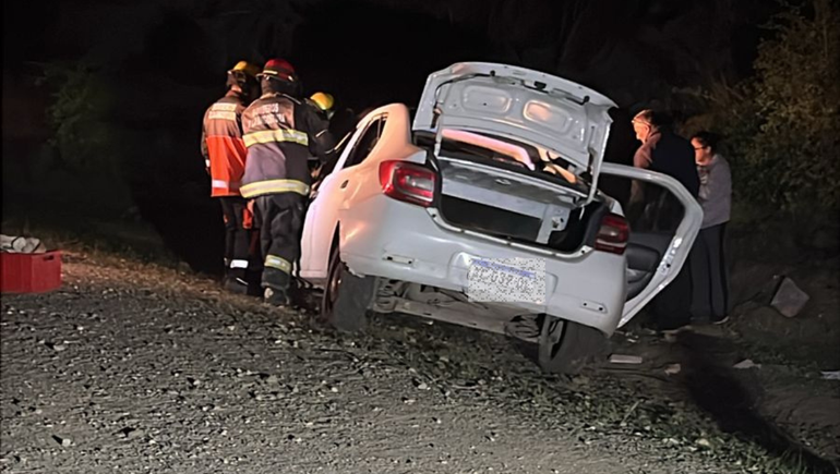 Una mujer de 78 años quedó atrapada tras un vuelco sobre la Ruta 237 cerca de Villa Traful