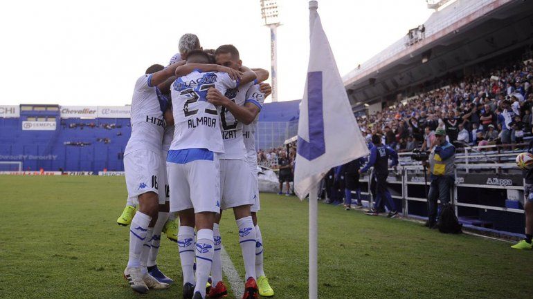 El Fortín se llenó de goles: Vélez le ganó 4-0 a Lanús