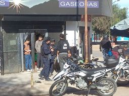 tension en el oeste: super chino no dejo entrar a una vecina ladrona y lo atacaron