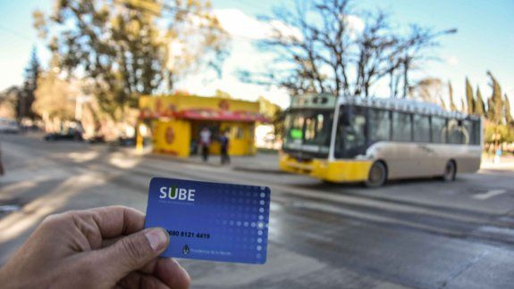 Neuquinos recargan extra la SUBE por el paro kiosquero 