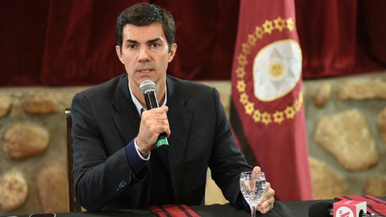 El gobernador de Salta llega a Neuquén para firmar tres convenios