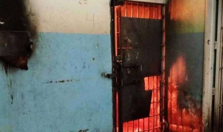 Chubut: protesta e incendio en la alcaidía de Trelew por la incautación de celulares. Chubut: protesta e incendio en la alcaidía de Trelew por la incautación de celulares.