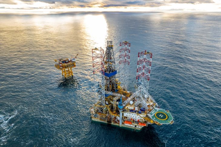 La plataforma offshore comenzó la perforación del primero de los tres pozos horizontales el 24 de mayo. Créditos: TotalEnergies. La plataforma offshore comenzó la perforación del primero de los tres pozos horizontales el 24 de mayo. Créditos: TotalEnergies.