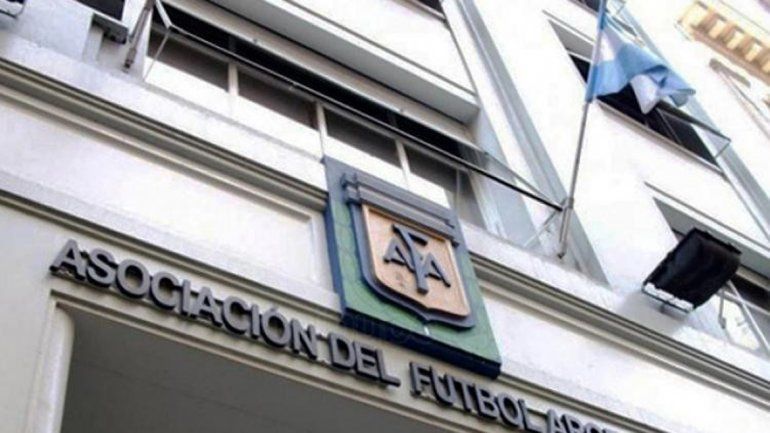 Lunes de reuniones clave en torno a la AFA y el inicio de los torneos.