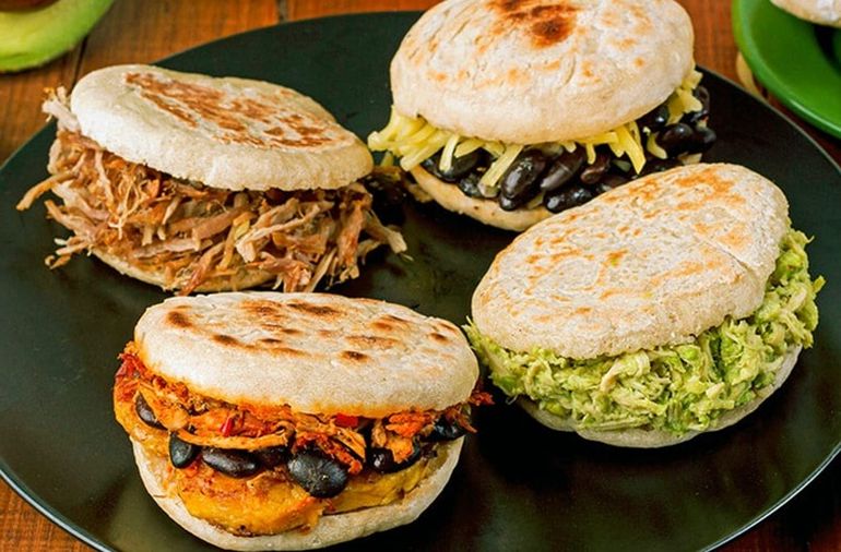 Arepas para todos los gustos y varios rellenos de opción