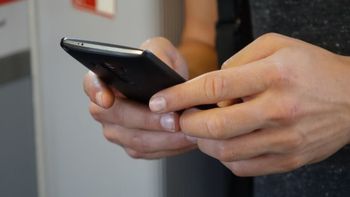 Evitar el uso del celular durante la carga ayuda a prolongar la vida útil de la batería y mejorar su rendimiento. Evitar el uso del celular durante la carga ayuda a prolongar la vida útil de la batería y mejorar su rendimiento.