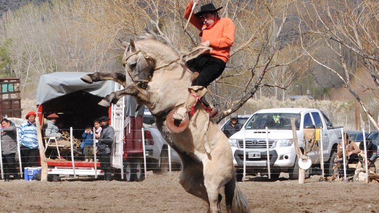 Bajada del Agrio,  el emblema de  las fiestas gauchas