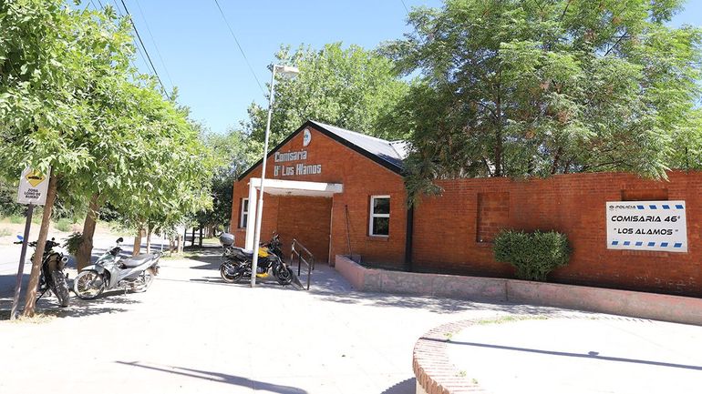 El personal de la Comisaría 46 comprobó que la mujer llevaba la droga oculta en su ropa. El personal de la Comisaría 46 comprobó que la mujer llevaba la droga oculta en su ropa.