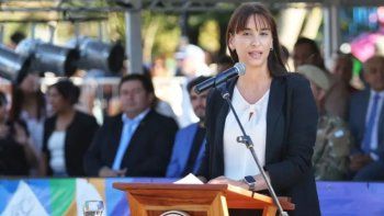 Leticia Esteves, en representación del gobierno provincial, estuvo presente en el aniversario de Junín de los Andes. Leticia Esteves, en representación del gobierno provincial, estuvo presente en el aniversario de Junín de los Andes.