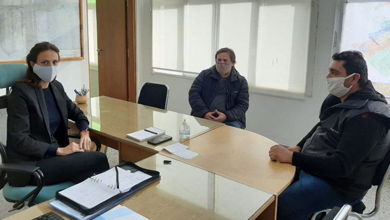 Marcha de barbijos y diálogo por los sueldos de mayo en Centenario