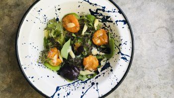 ensalada de hojas verdes, damasco y provolone ensalada de hojas verdes, damasco y provolone