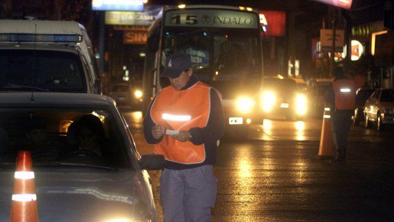 Encontraron a un pibe de 15 años manejando en el centro
