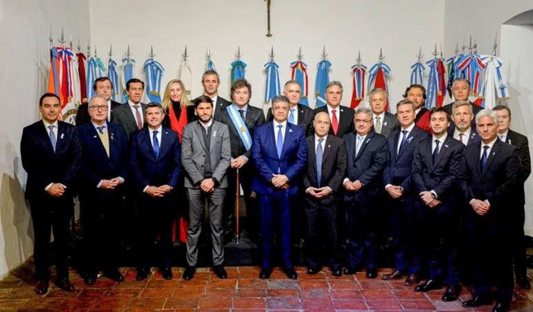 Ante la falta de propuestas por parte de las provincias, se decidió designar a las autoridades del Consejo de Mayo. Ante la falta de propuestas por parte de las provincias, se decidió designar a las autoridades del Consejo de Mayo.