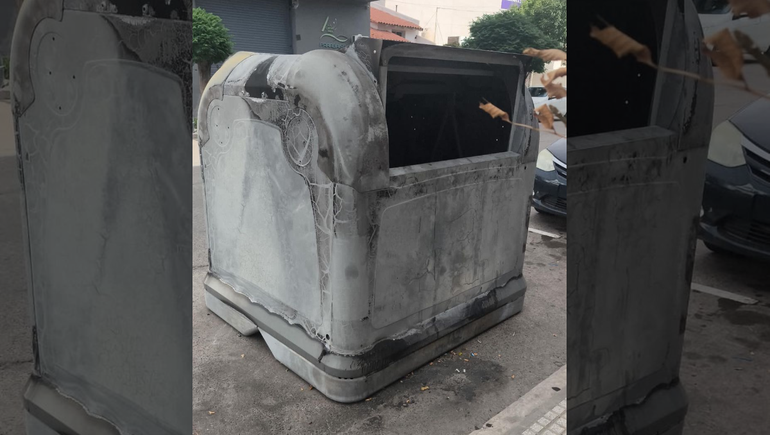 Se difundieron imágenes de un contenedor de basura incendiado que quedó completamente inutilizable.