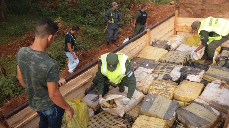 La Gendarmería encontró 185 bultos en el camión del hombre.