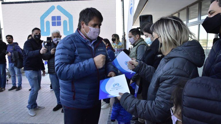 Gaido entregó 150 nuevos lotes con servicios: Estamos haciendo una ciudad planificada